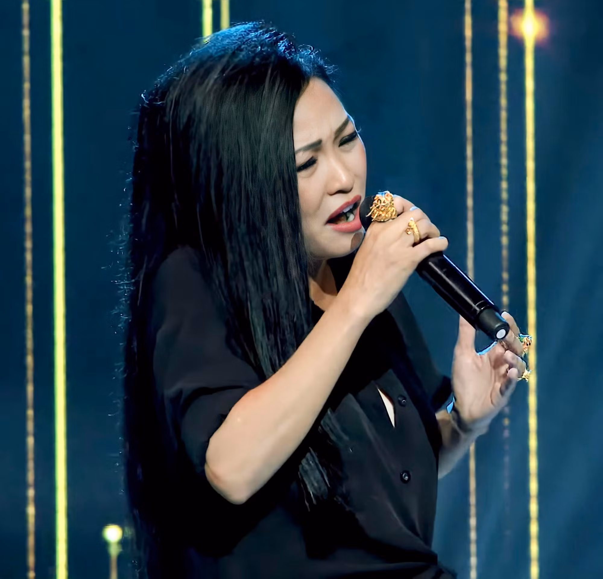phuong thanh san khau.jpg -0