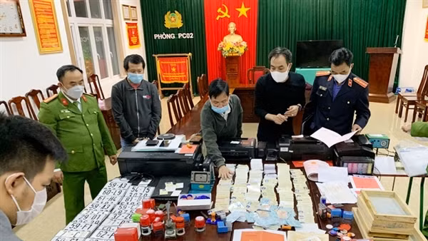 Xử lý người phụ nữ dùng chứng minh thư người khác để đi máy bay ảnh 3