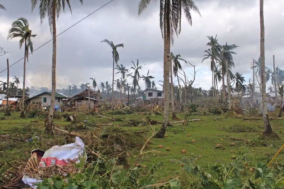 Siêu bão tàn phá Philippines, số người chết tăng lên hơn 200 -0