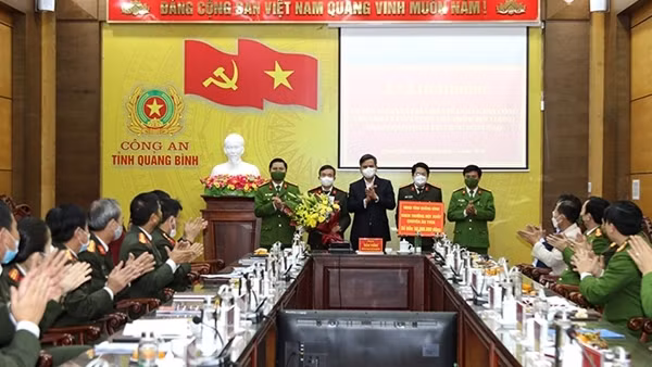 Khen thưởng Công an tỉnh Quảng Bình phá chuyên án nghìn tỷ