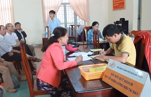 Hơn 243.000 người ở TP Hồ Chí Minh được tăng 7,4% lương hưu, trợ cấp BHXH -0