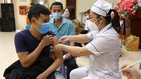 Trên 440.000 người thuộc nhóm nguy cơ cao cần được bảo vệ trước dịch COVID-19 ảnh 2