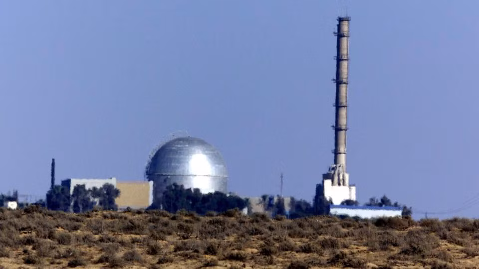 Iran nã 16 tên lửa đạn đạo tập huỷ diệt cơ sở hạt nhân Israel -0