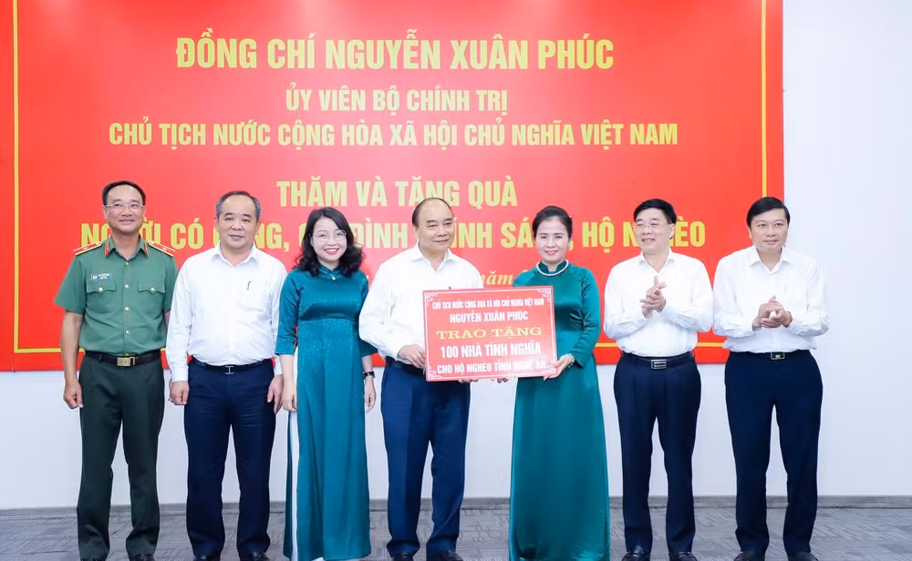 Chủ tịch nước Nguyễn Xuân Phúc thăm, làm việc tại Khu Công nghiệp VSIP Nghệ An -0