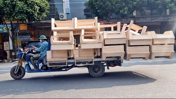 Xe ba gác "làm xiếc" ở làng nghề Thạch Thất