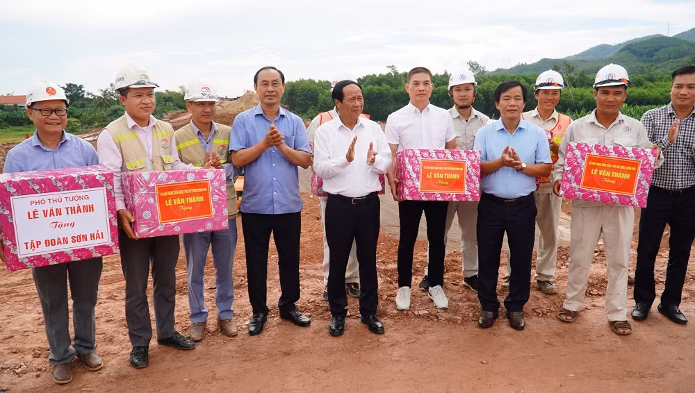 Dự án cao tốc Cam Lộ - La Sơn sẽ thông xe trong tháng 11/2022 -0