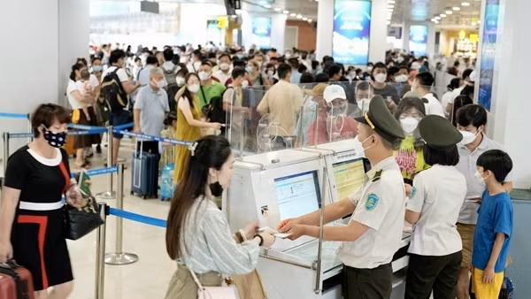 Sân bay Tân Sơn Nhất, Nội Bài đón hơn 100 nghìn hành khách trong ngày 2/9