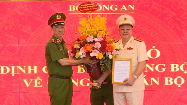 Đại tá Nguyễn Quốc Hùng giữ chức vụ Cục trưởng Cục Cảnh sát Quản lý hành chính về trật tự xã hội