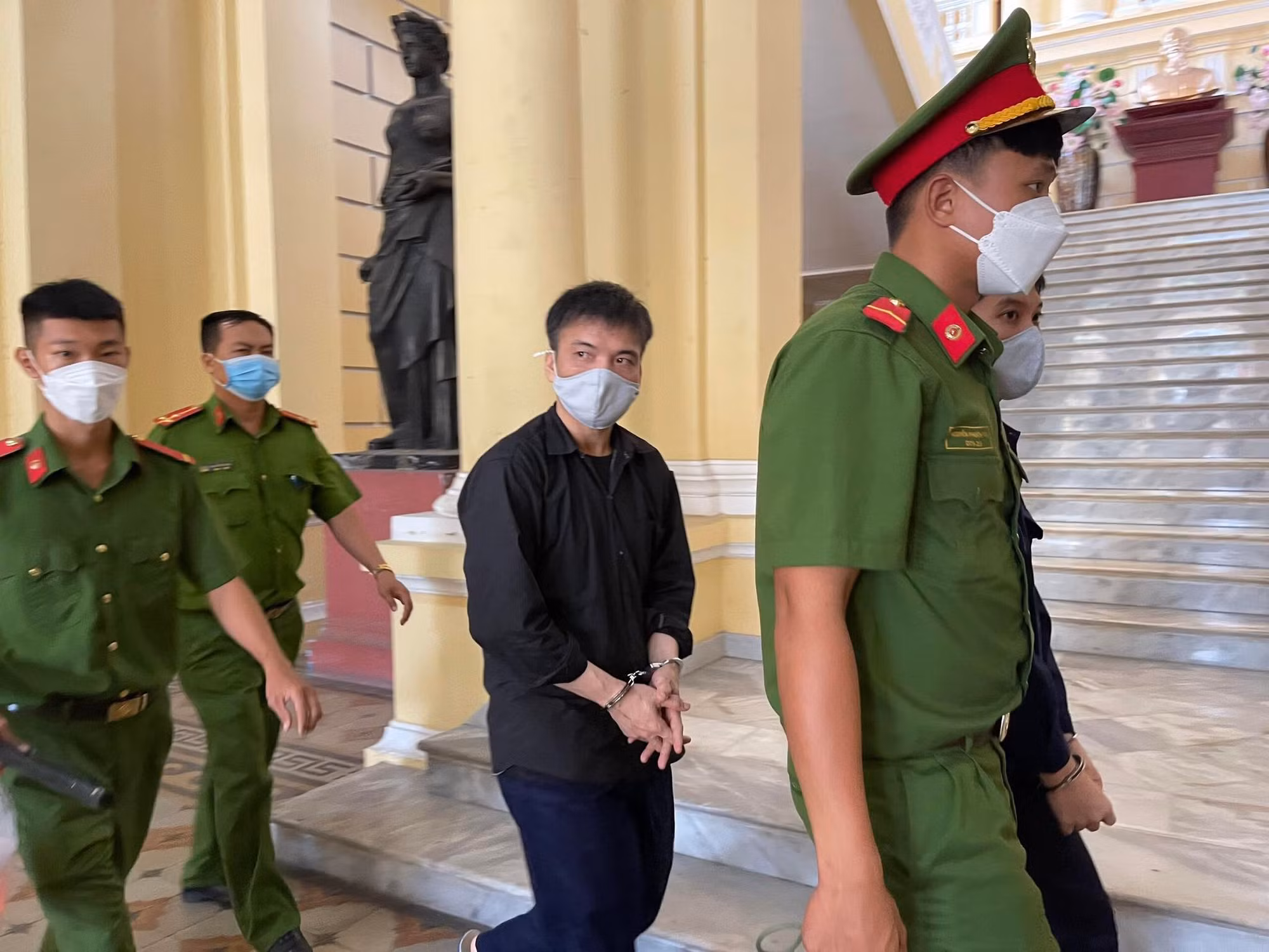 Giám đốc dịch vụ lữ hành quốc tế “ma” lãnh án chung thân -0