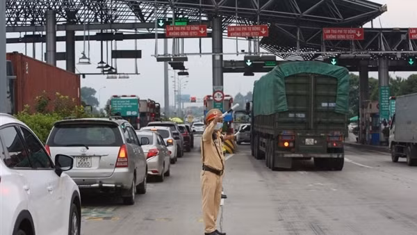Ùn tắc nhiều nơi trong ngày đầu nghỉ lễ 2/9