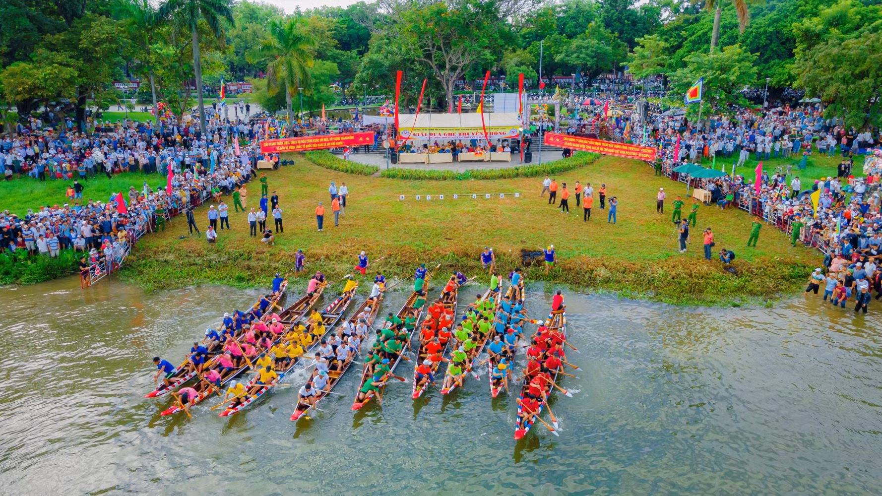 Hấp dẫn giải đua ghe truyền thống trên sông Hương -0