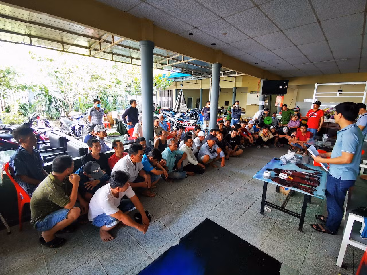 Công an Trà Vinh triệt xóa tụ điểm đá gà&nbsp;qua mạng, bắt 40 người liên quan -1