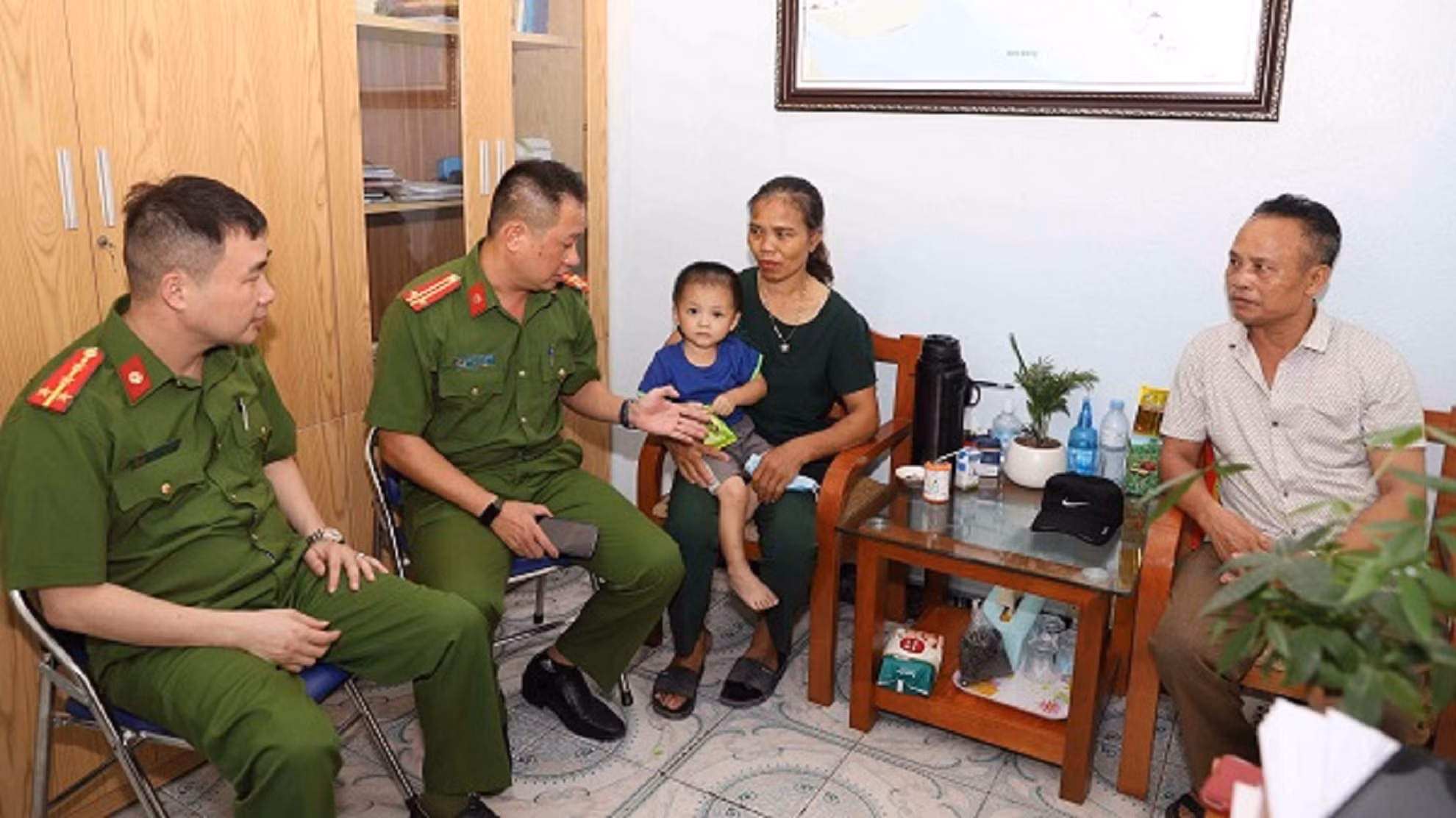 Làm rõ vụ cháu bé 2 tuổi bị mẹ đẻ mang bán -0