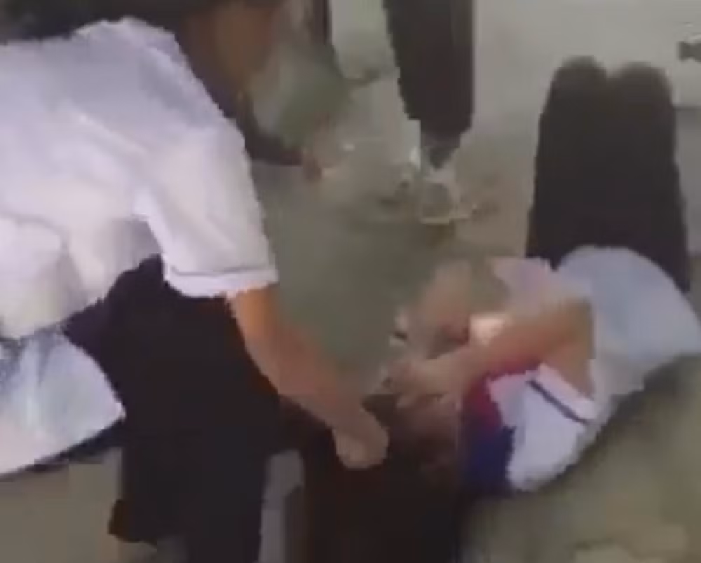 Bí thư Thành ủy Huế chỉ đạo xử lý nghiêm vụ nữ sinh lớp 8 bị bạn cùng trường đánh dã man -0