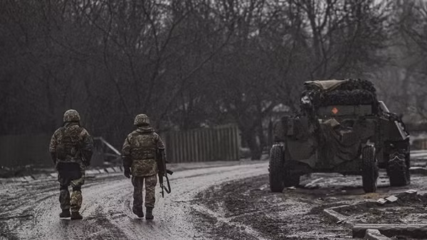 Ukraine thừa nhận chiến sự càng kéo dài, Nga càng có lợi