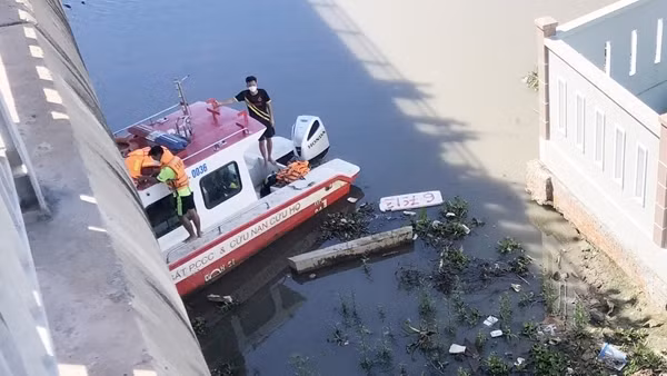 Ra sông giặt đồ, phát hiện thi thể lập lờ trên mặt nước