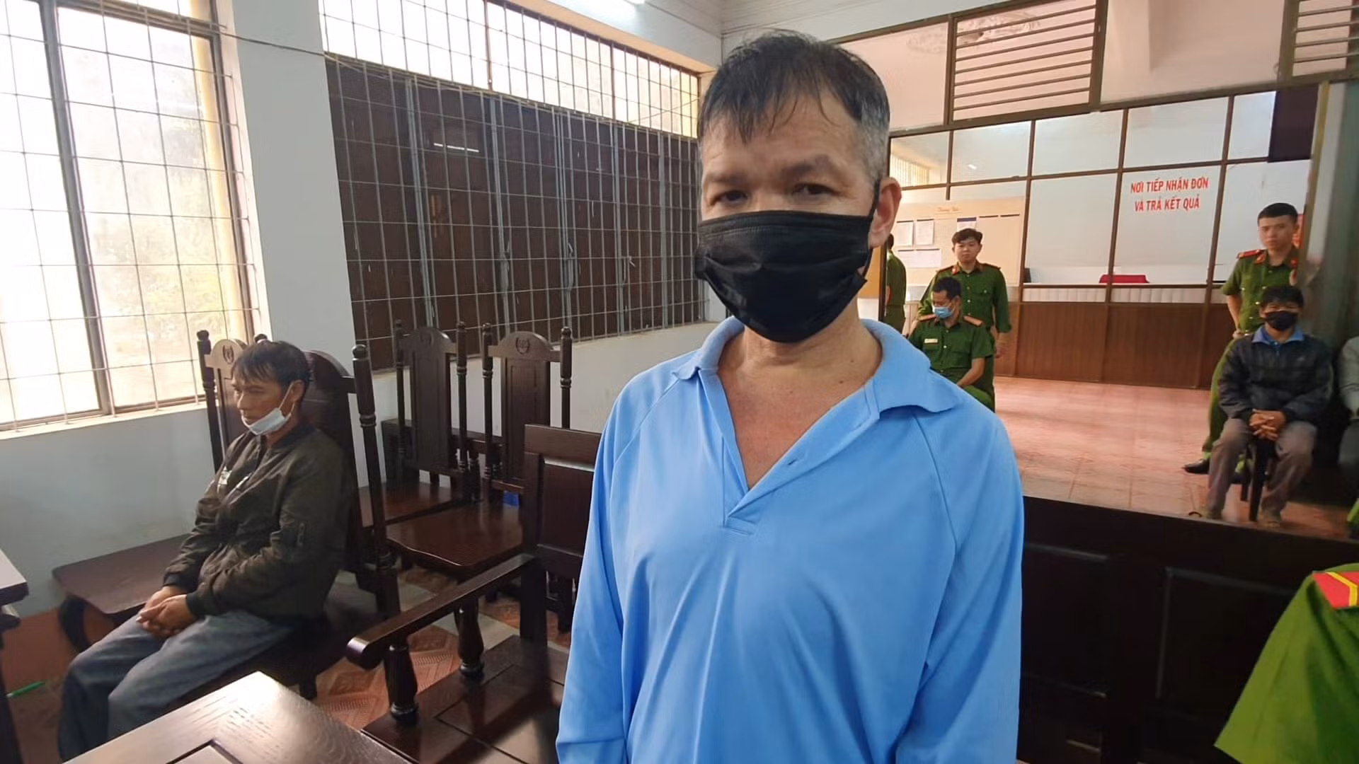 Đâm trọng thương em trai chỉ vì không chịu dừng nhậu -0