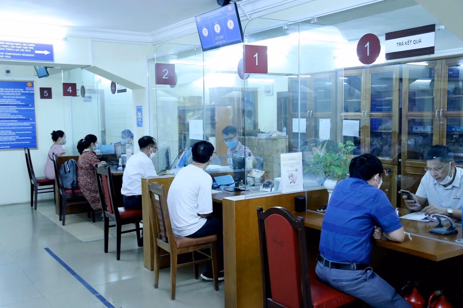 Nâng công suất tối đa hỗ trợ người dân làm thủ tục lãnh sự -0