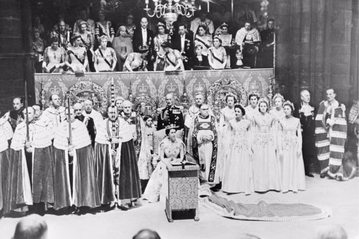 Cuộc đời Nữ hoàng Anh Elizabeth II qua những bức ảnh hiếm -1