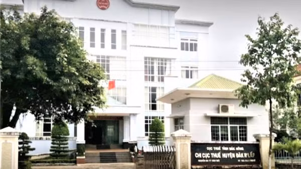 Cán bộ Thuế cấu kết cùng người nhà bán hoá đơn khống