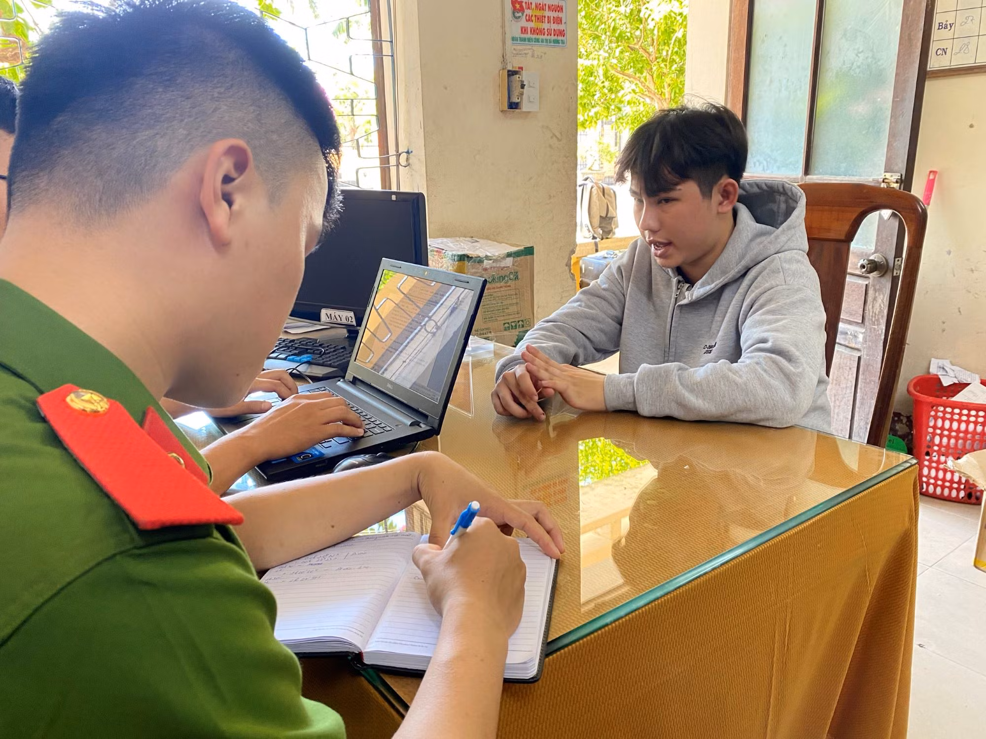 Lập Công ty, giả danh nhân viên ngân hàng gọi điện lừa đảo hàng nghìn người -0