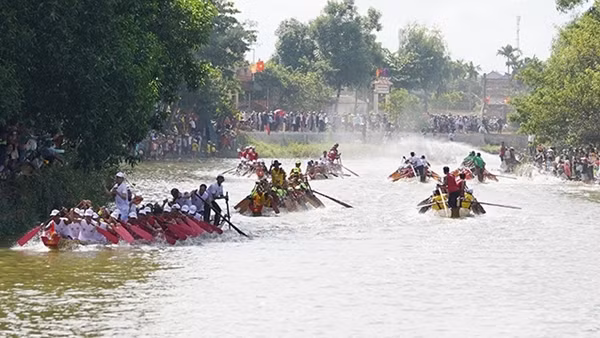 Rộn ràng nơi ăn Tết Độc lập đặc biệt