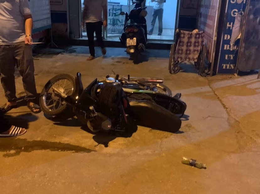 Tên cướp có súng bị còng tay sau 30 phút gây án -1
