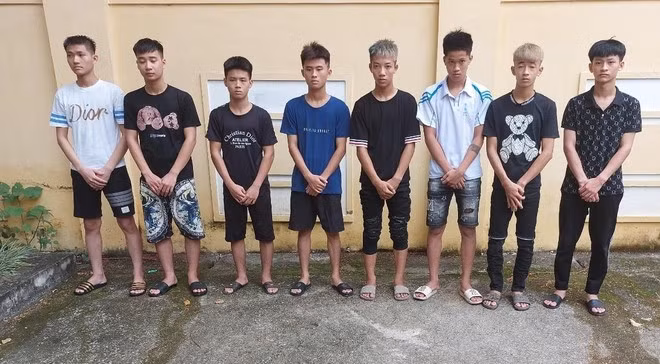 Lên mạng đặt mua thuốc lá điện tử, 8 thanh niên trẻ tấn công cướp trắng người bán -0