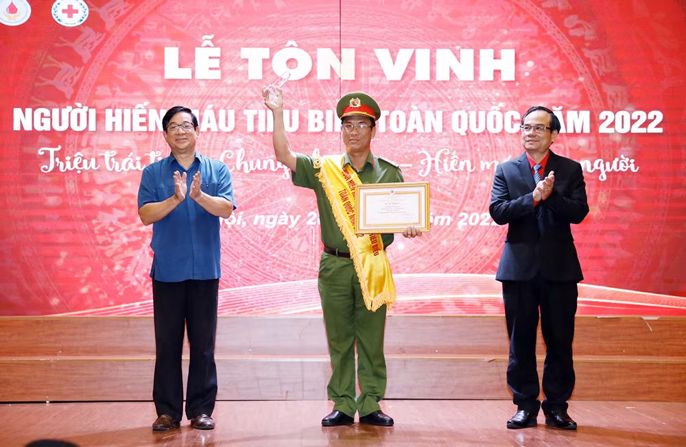 Gặp Trung tá hình sự 67 lần hiến máu cứu người -0