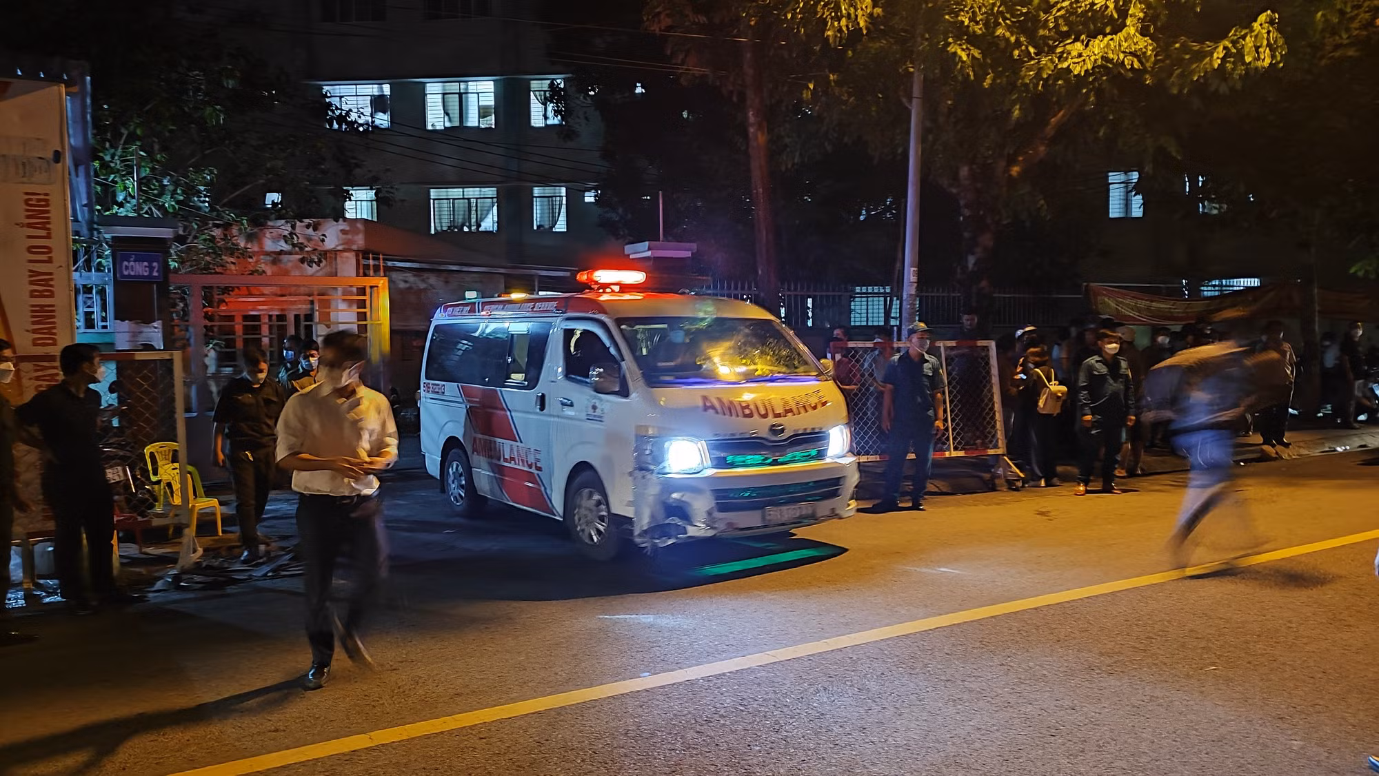 Vụ cháy quán karaoke ở Bình Dương: Tăng cường Cảnh sát PCCC và CNCH TP Hồ Chí Minh hỗ trợ tìm kiếm nạn nhân -0
