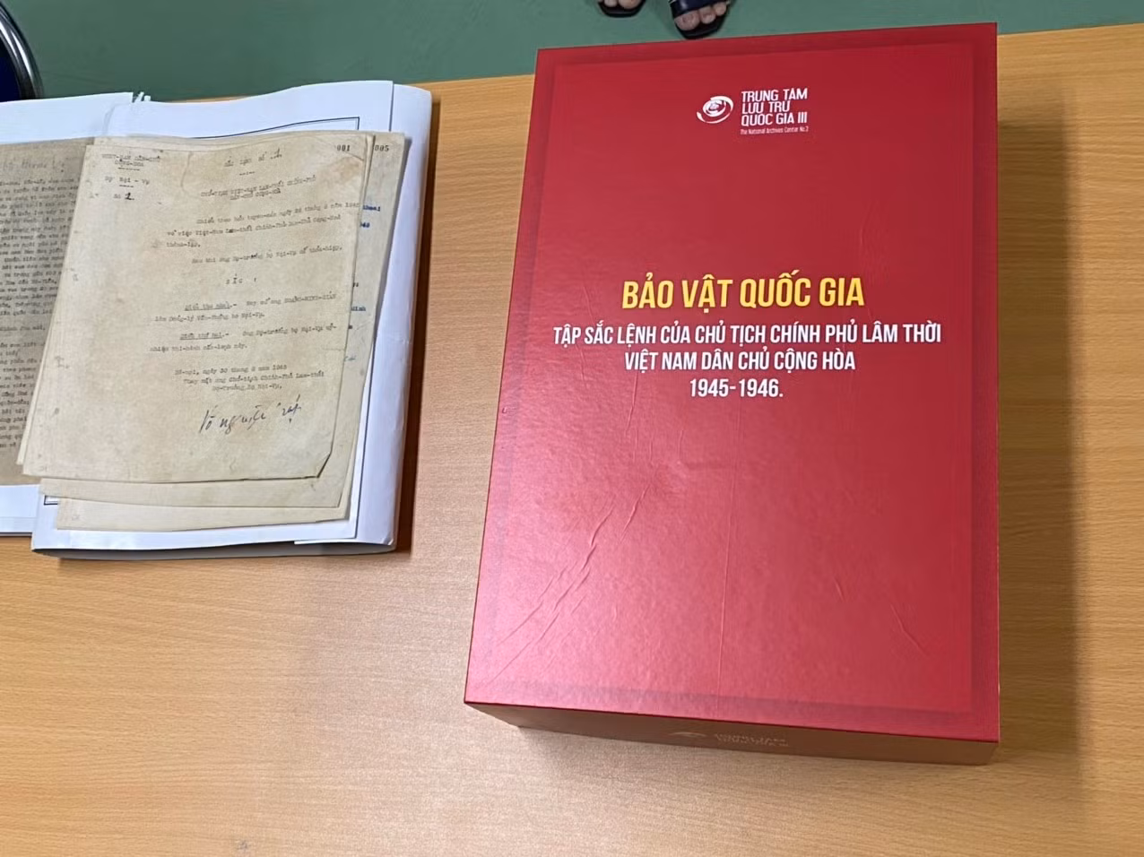Thông tin ít biết về Tập Sắc lệnh - bảo vật quốc gia -0