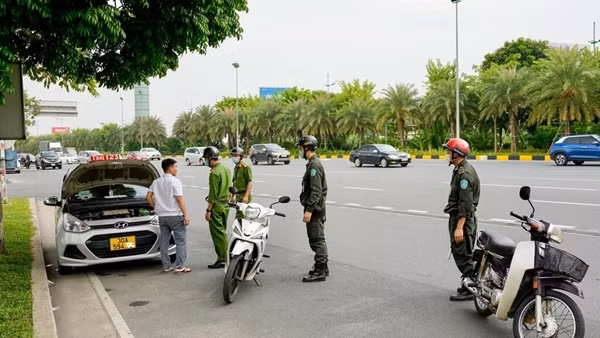 Lái xe taxi hành hung nhân viên an ninh hàng không Nội Bài