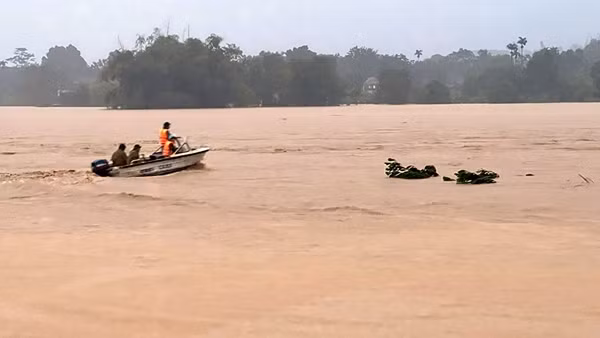 Hòa Bình: 1 người chết, nhiều nhà đổ sập đổ, hư hỏng do mưa lũ