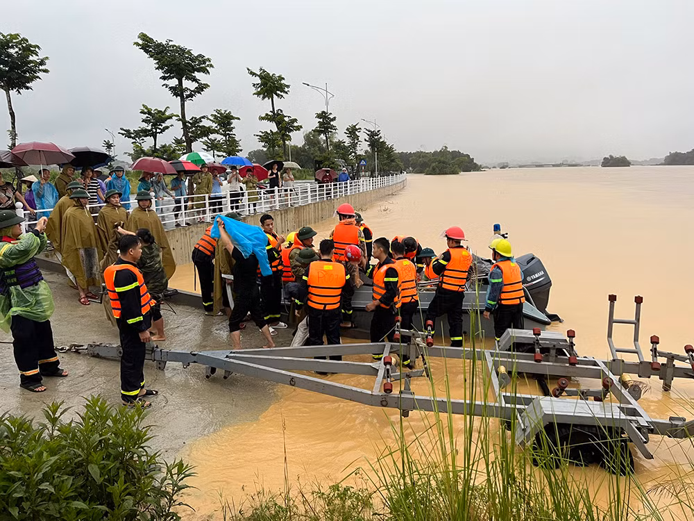 1 người chết, 5 nhà đổ sập đổ, hư hỏng do mưa lũ ở Lương Sơn -0