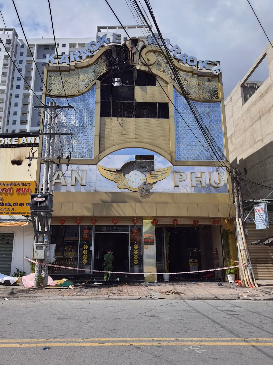 Nhiều khó khăn trong công tác cứu nạn vụ cháy quán karaoke An Phú -0