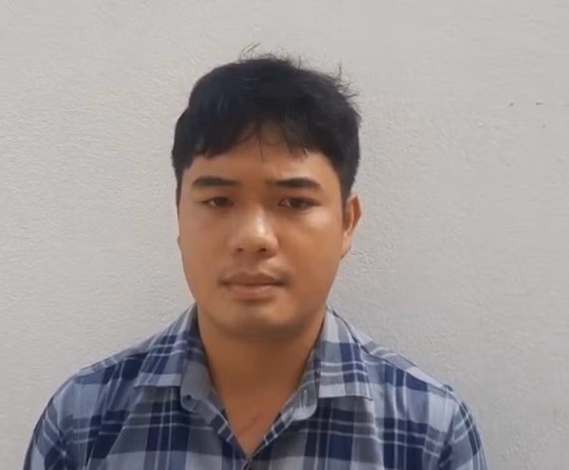 Tên cướp có súng bị còng tay sau 30 phút gây án -0