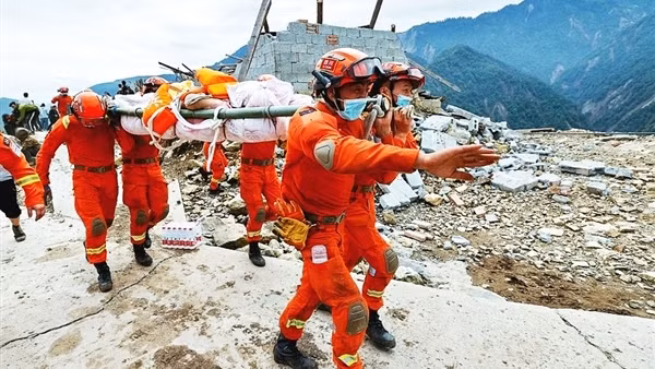 Trung Quốc chạy đua với thời gian tìm kiếm nạn nhân động đất