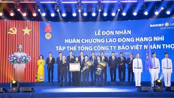 Bảo Việt Nhân thọ tiếp tục dẫn đầu Top 10 “Công ty bảo hiểm nhân thọ uy tín năm 2022”