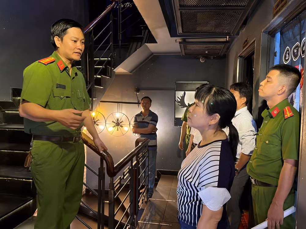 Tổng kiểm tra quán bar, vũ trường, quán karaoke để ngăn thảm họa cháy -0
