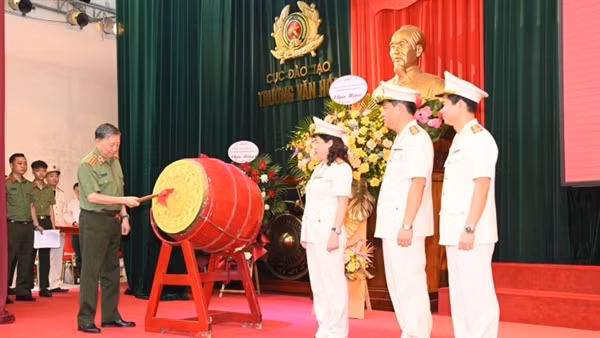 Bộ trưởng Tô Lâm dự lễ khai giảng năm học mới tại Trường Văn hoá