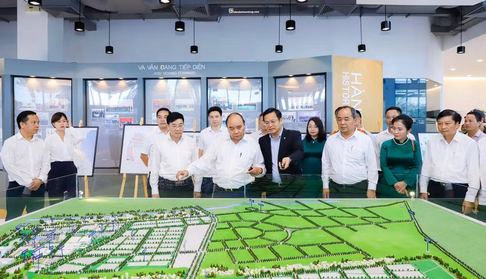 Chủ tịch nước Nguyễn Xuân Phúc thăm, làm việc tại Khu Công nghiệp VSIP Nghệ An -0