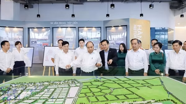 Chủ tịch nước Nguyễn Xuân Phúc thăm, làm việc tại Khu Công nghiệp VSIP Nghệ An