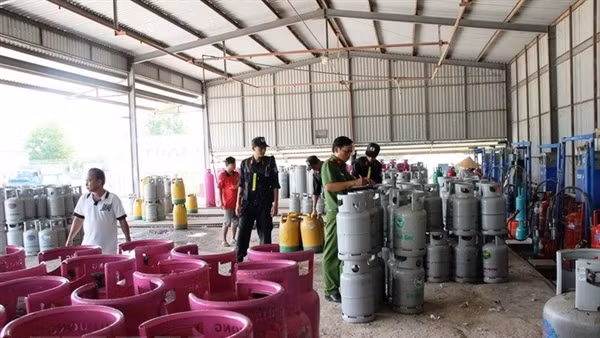 Ngăn chặn hành vi vi phạm trong kinh doanh, sang chiết gas