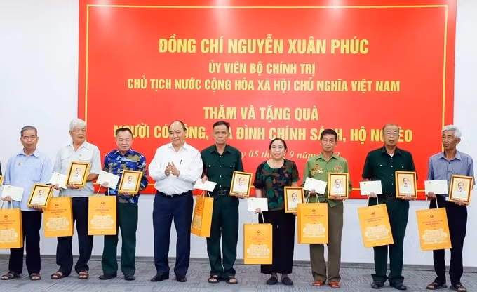 Chủ tịch nước Nguyễn Xuân Phúc thăm, làm việc tại Khu Công nghiệp VSIP Nghệ An -0