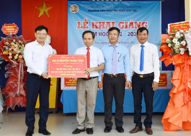 Học sinh cả nước háo hức đến trường -0