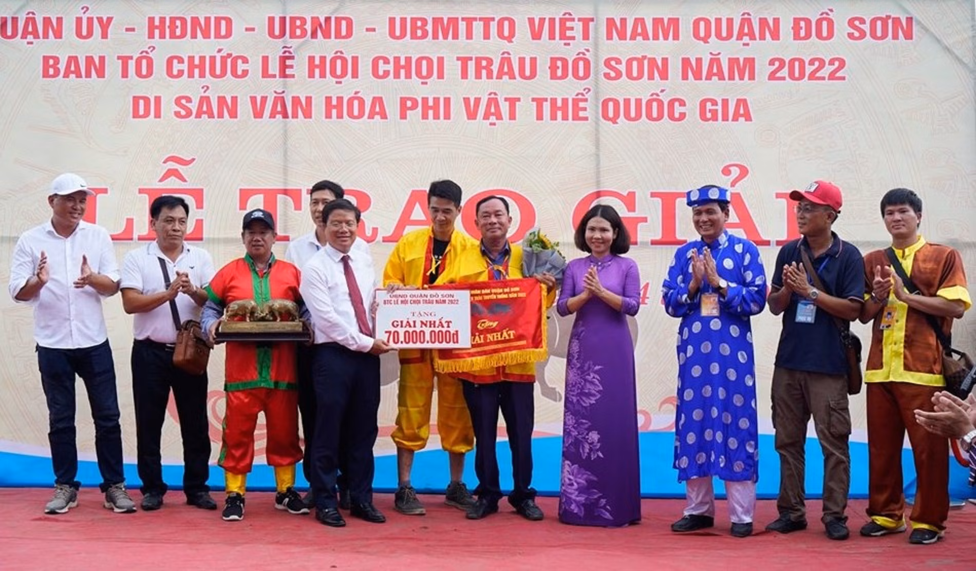 Trâu mua từ Campuchia vô địch hội chọi trâu Đồ Sơn năm 2022 -0