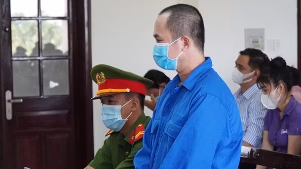 Lãnh án 10 năm tù vì đâm chết đồng nghiệp chung công ty