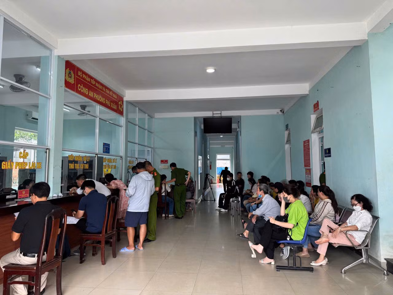 Phó Thủ tướng Thường trực Chính phủ Nguyễn Hòa Bình làm việc với Ban Thường vụ Thành ủy Huế -0
