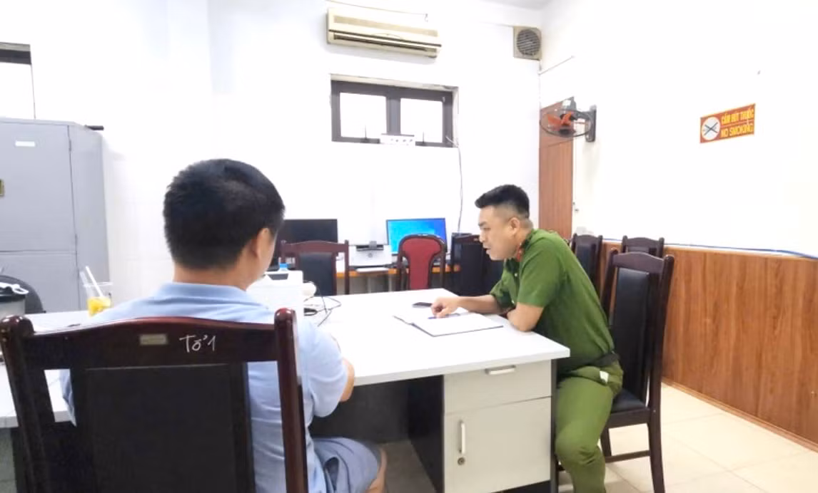 Chàng trai ngỡ ngàng khi được Công an phường Từ Liêm giải cứu khỏi bẫy lừa đảo