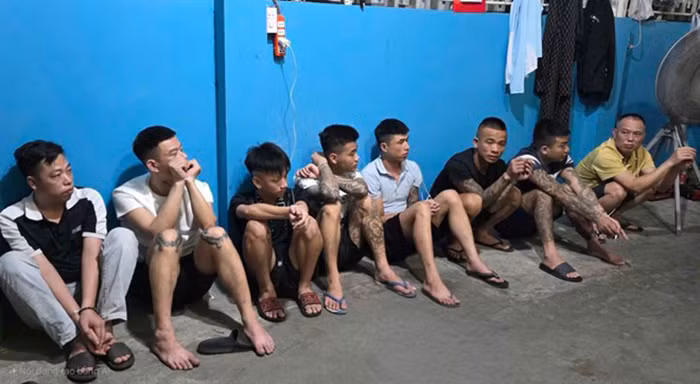 “Săn” thiếu nữ qua mạng -0